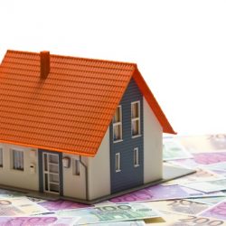 Start for the First House in 2018: less money than in 2017, with minimum chances of extra